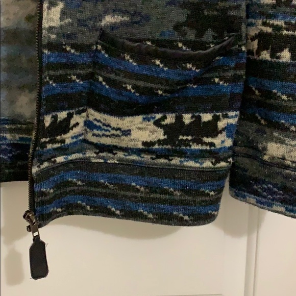 Patterned zip up men’s fleece - Picture 2 of 3